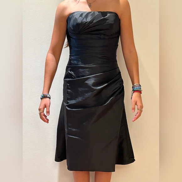 Evening Dresses - Picture 11 of 11